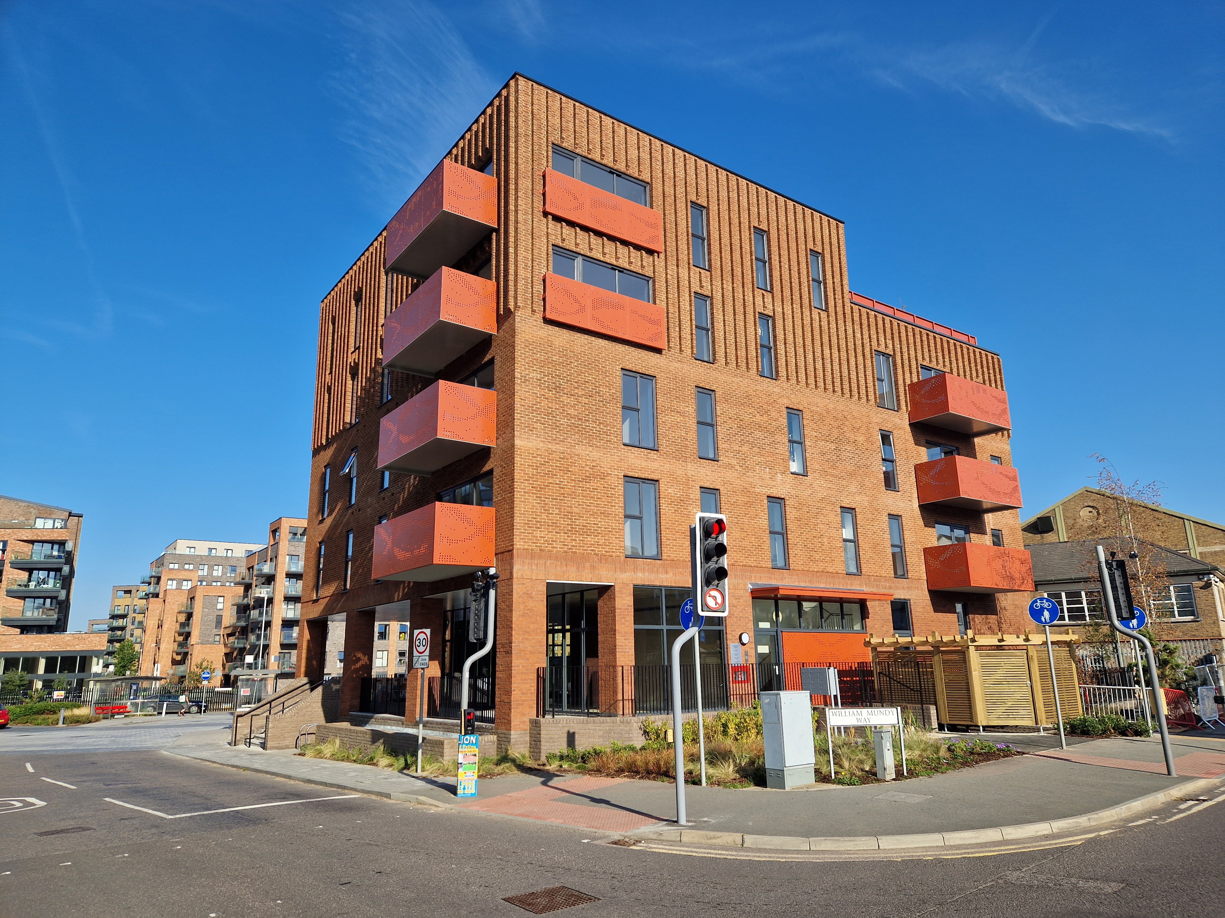 Highwater House, Langley Square, Central Road, Dartford Kent DA1 5LR |       Linays Commercial Property